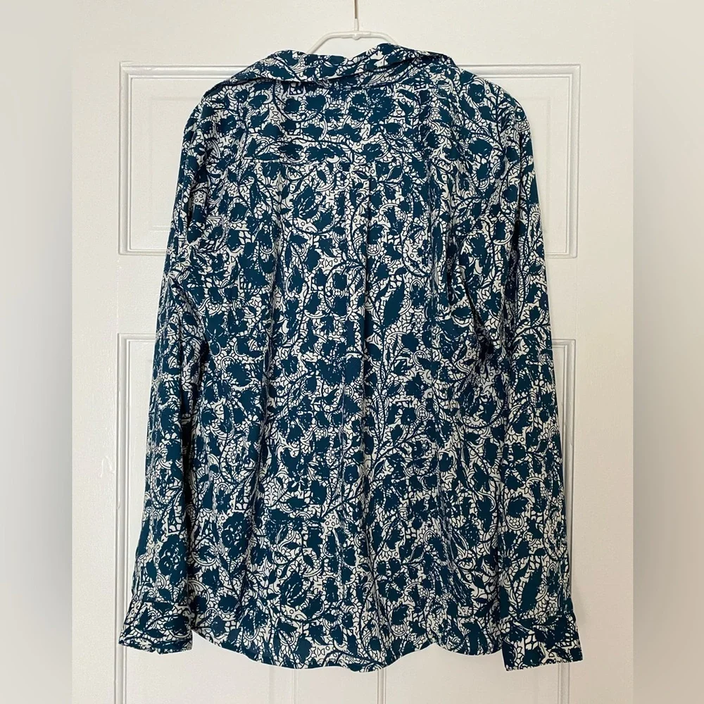 Ann Taylor button down blouse, Size M - Picture 2 of 6